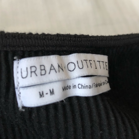 Urban Outffitters Cropped V-necked blouse in black ✨ - Picture 7 of 7